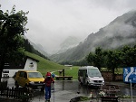Ankuft in Spielmannsau mit dem Bus bei strömendem Regen