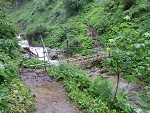 Eine Brücke als Hilfe für die Wanderer