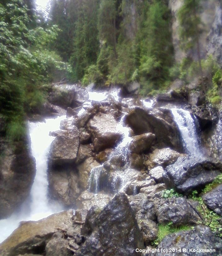 Viel Wasser auch an diesem Wasserfall