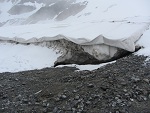Der Gletscher wird durch Folien vor weiterem Abschmelzen geschützt Der Gletscher wird durch Folien vor weiterem Abschmelzen geschützt