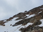 Oben rechts eine verfallene Grenzer-Hütte