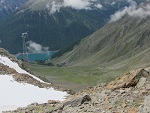 Steiler Abstieg über Geröllfelder, unten ist schon der Vernagt-Stausee zu sehen