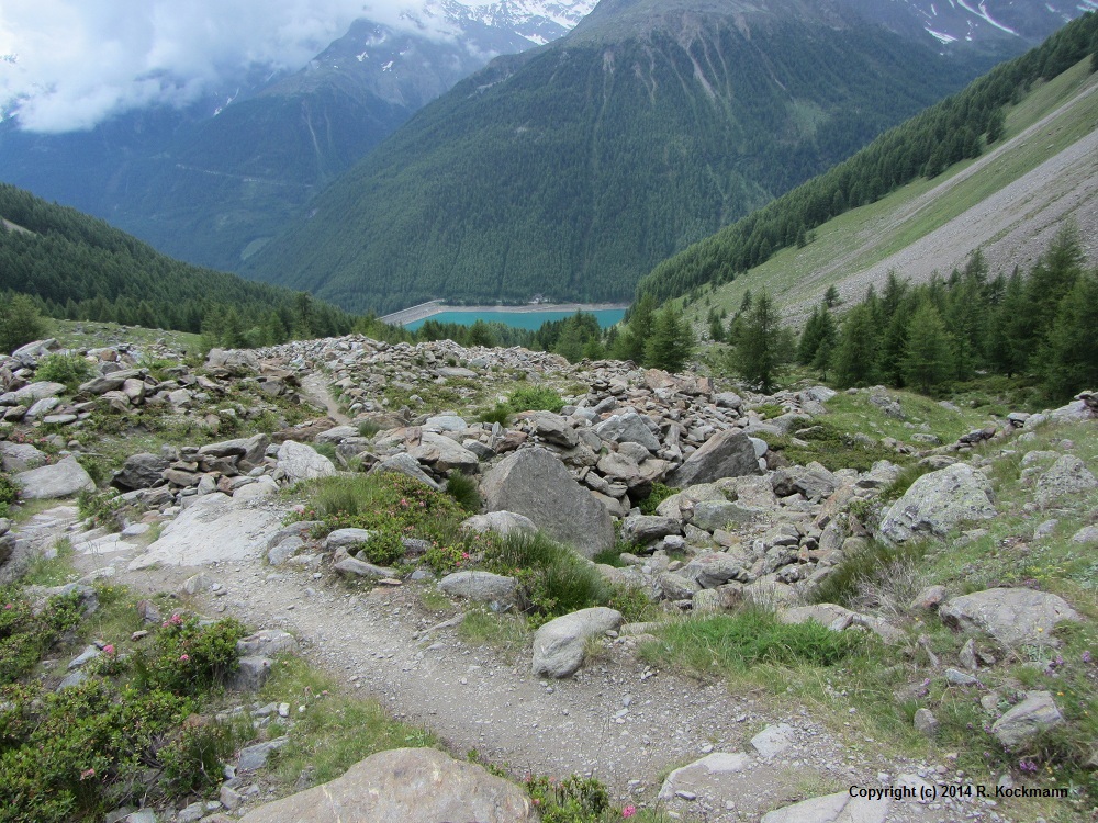 Der Vernagt-Stausee kommt immer nher und sieht aus wie eine groe Badeanstalt.