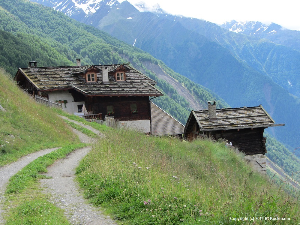Vorbei am Gfallhof (1835 m)