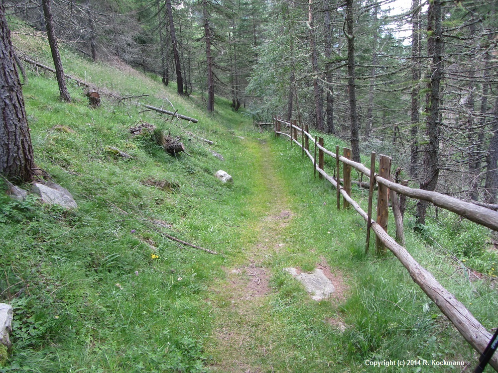 Auf ca. 1600 m Hhe geht der Weg jetzt am Berg entlang Richtung Katharinaberg