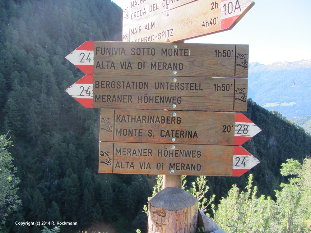 Ausschilderung fr den Meraner Hhenweg - immer der Nr. 24 nach
