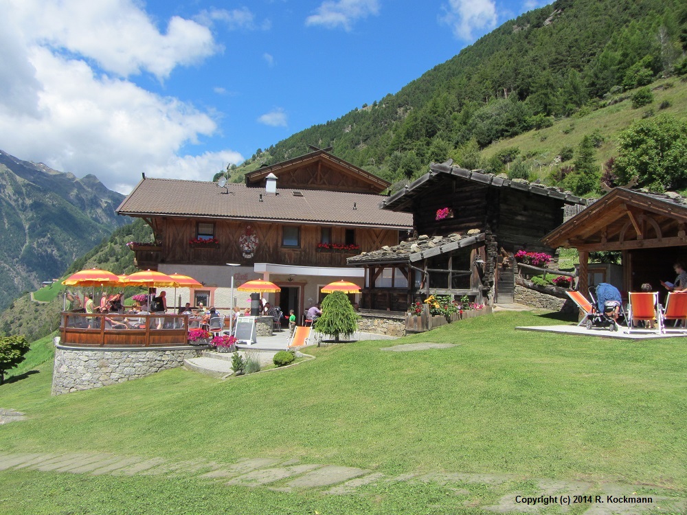Eine Gasthaus mit schöner Aussichtsterrasse, leider etwas früh für meinen Tagesplan