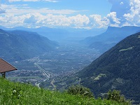 Blick auf Meran im Dunst