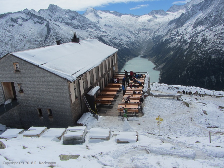 Blick auf die Terrasse der Olpererhtte