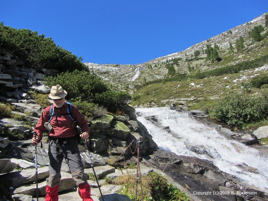 Wir wandern bergab mit dem Melebach zum Schlegeisspeicher