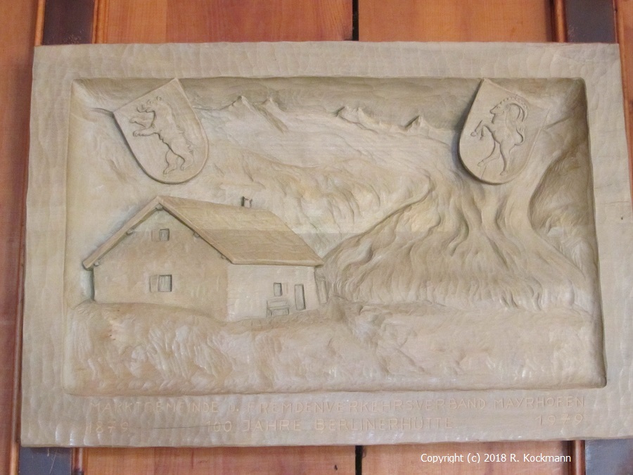 Ein Relief mit dem Bild der Ursprungsh�tte zum 100-j�hrigen Jubil�um im Jahre 1979