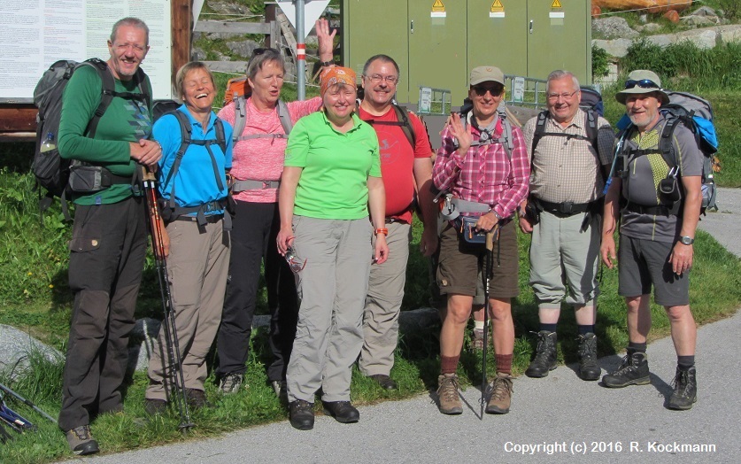Am Parkplatz in Praxmar angekommen, mute dann ein Gruppenfoto her