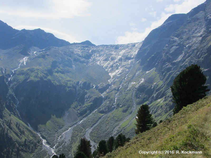 Bche mit Schmelzwasser gehen ins Tal