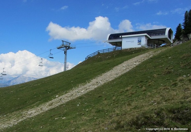 Kurz vor der Bielefelder Htte eine Seilbahn-Station, die von Oetz hinauf fhrt