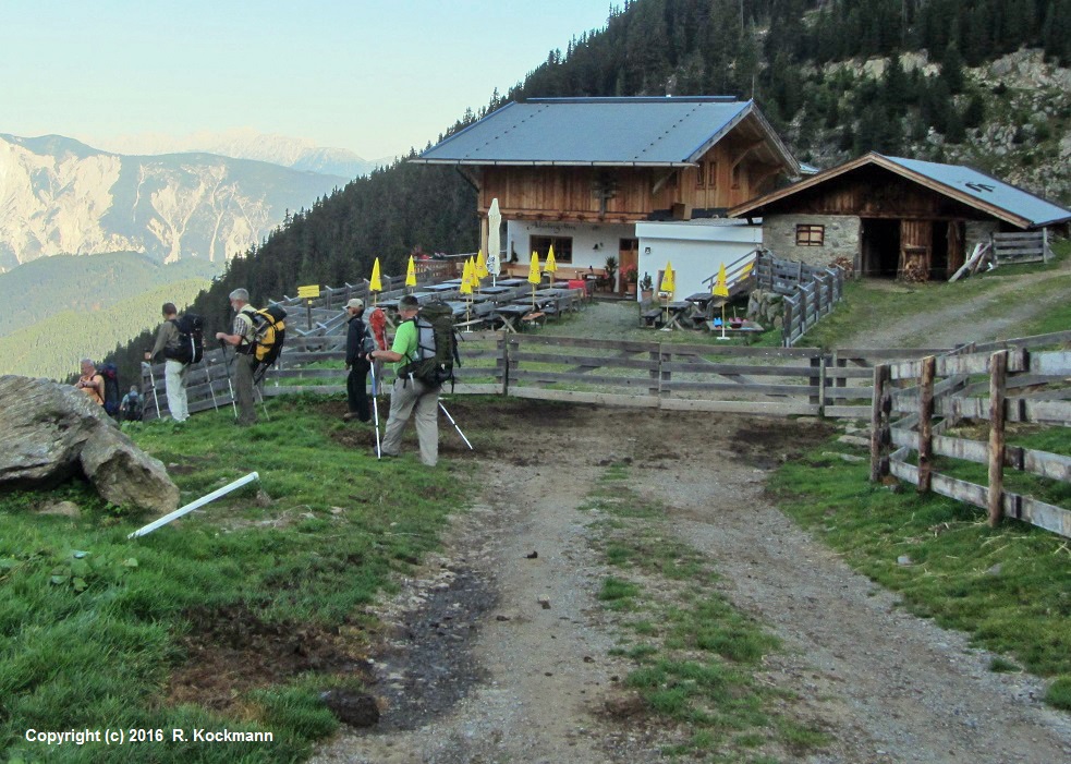 Unterwegs treffen wir auf die Achterberg-Alm