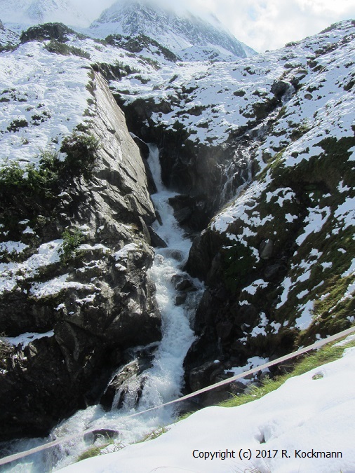 Der Gebirgsbach, der die Htte mit Wasser versorgt