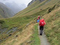 Auf schmalem Pfad geht es weiter Richtung Clarahütte