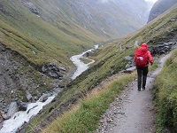 Ein Bergbach begleitet uns bis zur Clarahütte